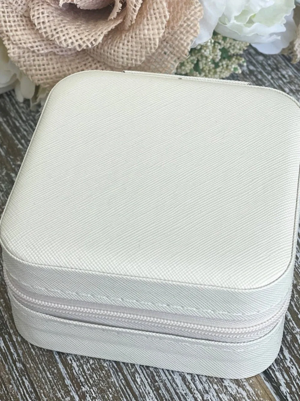 Compact Cream Travel Jewelry Case - Unbranded